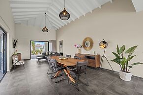 Villa Amber with pool at mambo beach