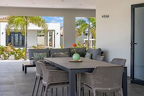 Villa Amber with pool at mambo beach