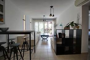 Villa Elias 1BR Upper Apt with Pool