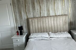 3 Bed-sleeps 5-garden-parking-pets