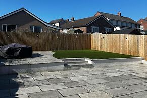 3 Bed-sleeps 5-garden-parking-pets