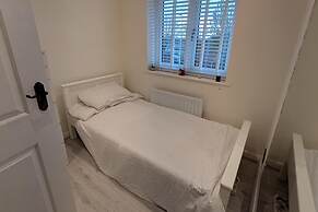 3 Bed-sleeps 5-garden-parking-pets