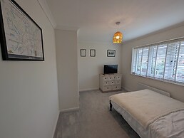 3 Bed-sleeps 5-garden-parking-pets