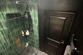 3 Bed-sleeps 5-garden-parking-pets