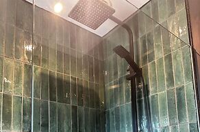 3 Bed-sleeps 5-garden-parking-pets