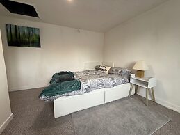 3-bed Cherry Cottage - Walk to Bicester Village