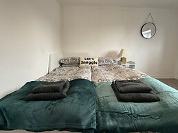 3-bed Cherry Cottage - Walk to Bicester Village