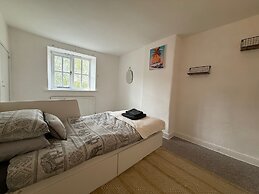3-bed Cherry Cottage - Walk to Bicester Village