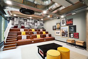 Student Only Vita St. Albans