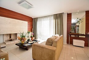 Elegante Casa com Piscina - João Paulo