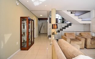 Elegante Casa com Piscina - João Paulo