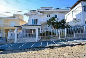 Elegante Casa com Piscina - João Paulo