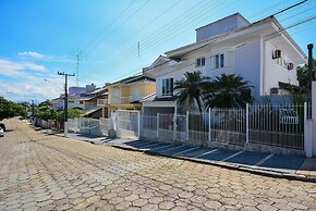 Elegante Casa com Piscina - João Paulo