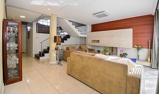 Elegante Casa com Piscina - João Paulo