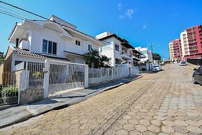 Elegante Casa com Piscina - João Paulo