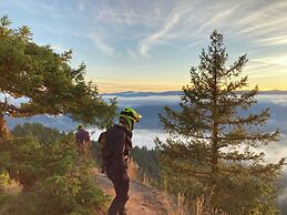 Westfir Lodge & Mountain Market