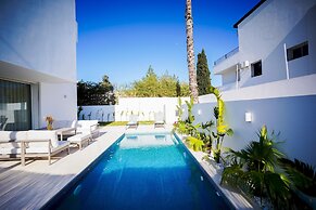 Villa Apollon Seaside and Luxurious