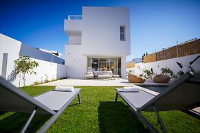 Villa Hermes Seaside and Luxurious