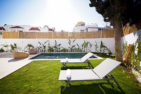 Villa Hermes Seaside and Luxurious