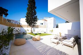 Villa Hermes Seaside and Luxurious