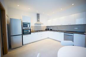 Villa Hermes Seaside and Luxurious