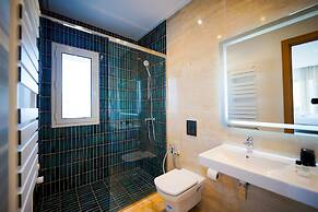 Villa Hermes Seaside and Luxurious