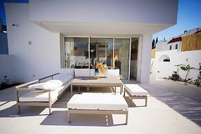 Villa Hermes Seaside and Luxurious