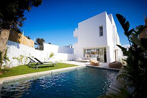 Villa Hermes Seaside and Luxurious