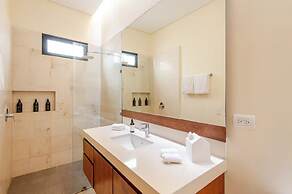 Hum Living Luxury Villas-La Veleta Tulum