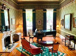 French Quarter Lanaux Mansion B & B