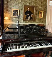 French Quarter Lanaux Mansion B & B