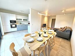 Stylish 3 BR with 2 terraces and parking