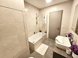 Stylish 3 BR with 2 terraces and parking