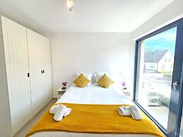 Stylish 3 BR with 2 terraces and parking