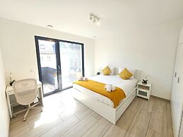 Stylish 3 BR with 2 terraces and parking