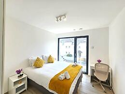 Stylish 3 BR with 2 terraces and parking