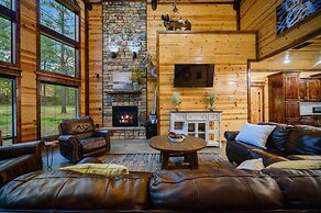 Sugar Daddy Cabin for 13!