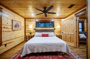Sugar Daddy Cabin for 13!