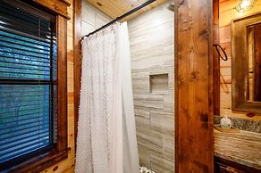 Sugar Daddy Cabin for 13!