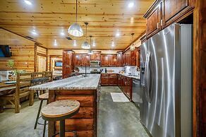 Sugar Daddy Cabin for 13!