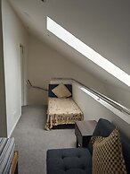 3 Double 1 Single 2 Sofa Beds apartment