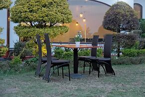 The Luv Hill Hotel And Cafe