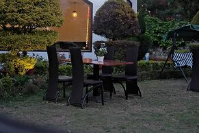 The Luv Hill Hotel And Cafe