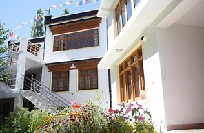 Ser-Dung Guest House