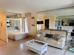 Light Modern Studio With Garden Pool- 2294