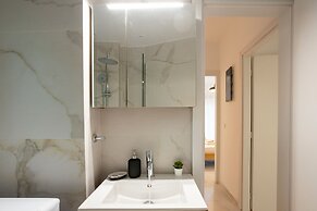 Renovated 2-bedroom Apt Near the Athenian Coast