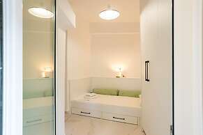 Renovated 2-bedroom Apt Near the Athenian Coast