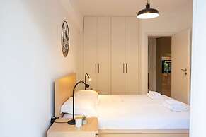 Renovated 2-bedroom Apt Near the Athenian Coast