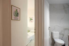 Renovated 2-bedroom Apt Near the Athenian Coast