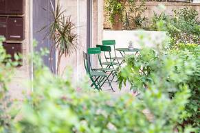 Renovated 2-bedroom Apt Near the Athenian Coast